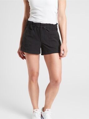 Athleta Women's Black Trekkie Paper Bag Drawstring Utility Shorts Gorpcore Sz 8